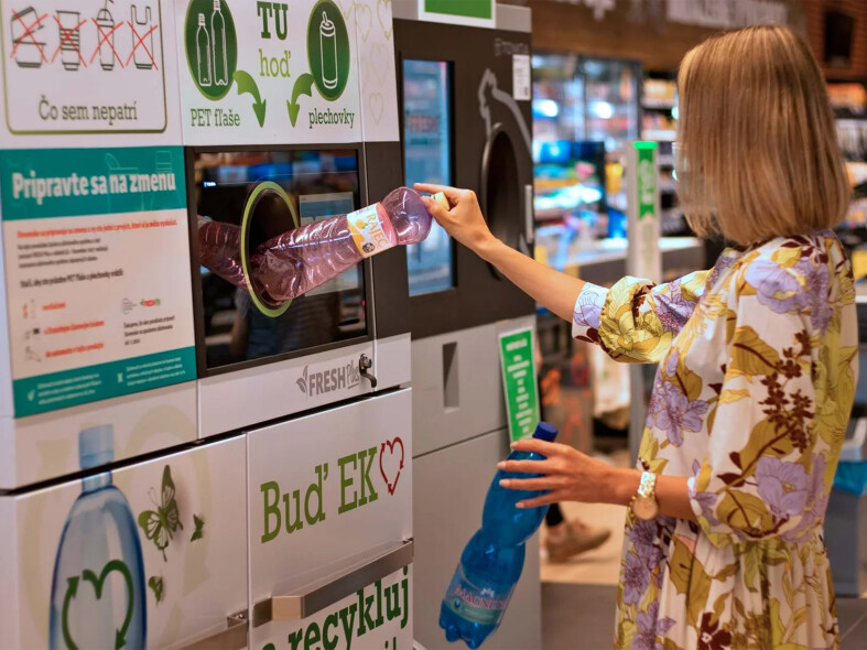 SLOVENSKO ZÁLOHUJE PLASTOVÉ FĽAŠE A PLECHOVKY